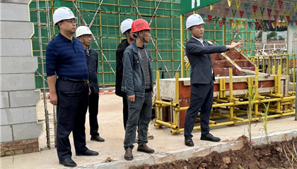 向誠、石鎮(zhèn)槐暗訪工程項目建設(shè)和企業(yè)運營管理工作